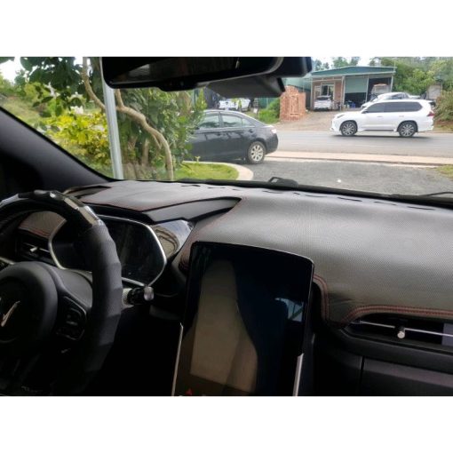 Thảm Taplo Da Carbon Xe Vinfast VFe34, E34 2022, 2023 chống nóng tốt, chống trơn trượt, vừa khít theo xe - Hình ảnh 10