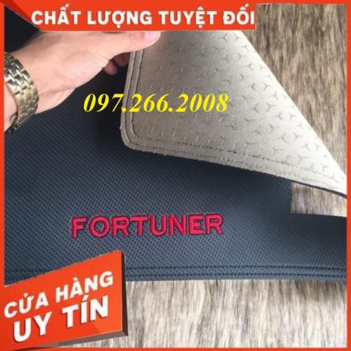 Thảm taplo da carbon xe Fortuner đời 2006 2007 2008 2009 2010 2011 2012 2013 2014 2015 2016 Hàng 3 lớp vân cacbon đẹp