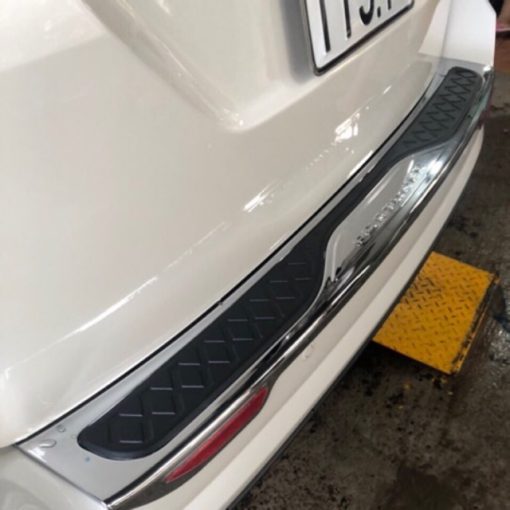 Ốp Chống trầy cốp ngoài xe Fortuner đời 2017- 2021, 2022- 2023 hàng cao cấp Mẫu nhựa 3D NHIỀU INOX - Hình ảnh 2