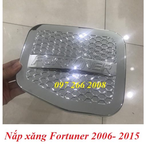 Ốp nắp bình xăng xe Toyota Fortuner đời 2006, 2007 2008 2009 2010 2011 2012 2013 2014 2015 - Mạ crom cao cấp