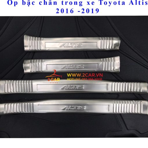 Ốp bậc cửa, Nẹp bước chân trong, ngoài xe Toyota Altis 2014 - 2021 chất liệu inox - Hình ảnh 3