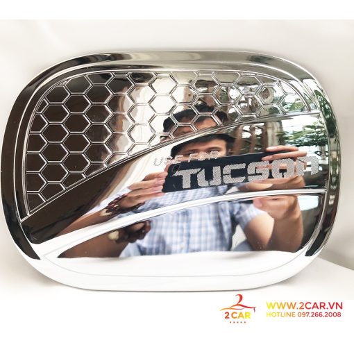 Ốp Nắp Bình Xăng Xe Hyundai Tucson 2019- 2021 mạ crom cao cấp - Hình ảnh 3
