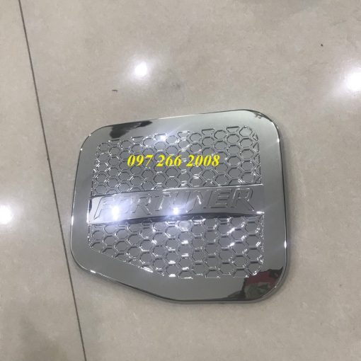 Ốp nắp bình xăng xe Toyota Fortuner đời 2006, 2007 2008 2009 2010 2011 2012 2013 2014 2015 - Mạ crom cao cấp - Hình ảnh 2