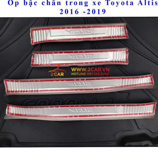 Ốp bậc cửa, Nẹp bước chân trong, ngoài xe Toyota Altis 2014 - 2021 chất liệu inox - Hình ảnh 4
