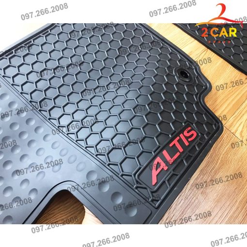 Thảm sàn, lót sàn cao su xe Toyota Altis 2014 - 2021, 2022, 2023 chuẩn form xe không mùi - Mẫu tổ ong chữ đỏ - Hình ảnh 5
