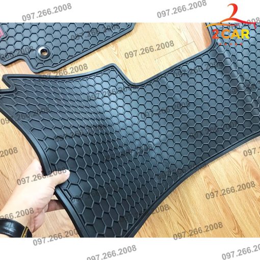 Thảm sàn, lót sàn cao su xe Toyota Altis 2014 - 2021, 2022, 2023 chuẩn form xe không mùi - Mẫu tổ ong chữ đỏ - Hình ảnh 7