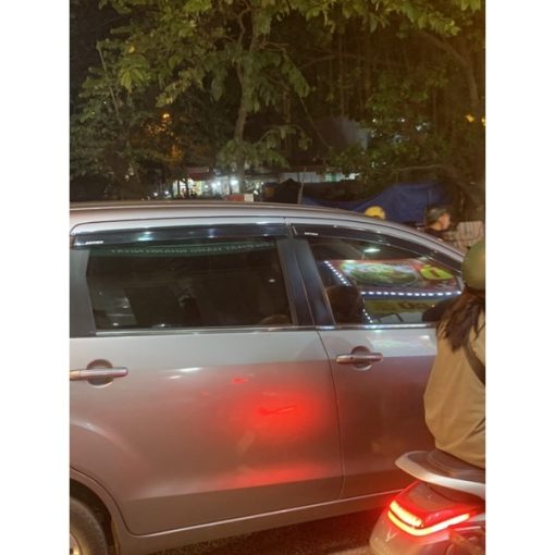 Vè che mưa xe suzuki Ertiga 2019-2021 nhựa đen dày - Hình ảnh 8