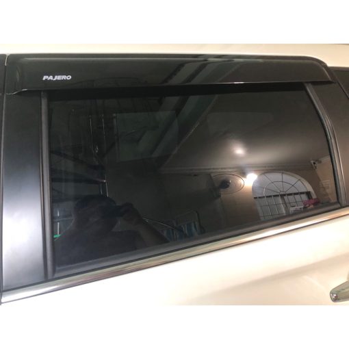 Vè che mưa Mitsubishi Pajero 2011-2023 nhựa đen Thái Lan - Hình ảnh 8