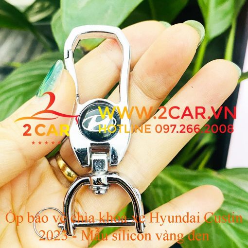 Ốp bảo vệ chìa khoá xe Hyundai Custin 2023-2004 mẫu Silicon vàng đen cao cấp - Hình ảnh 3